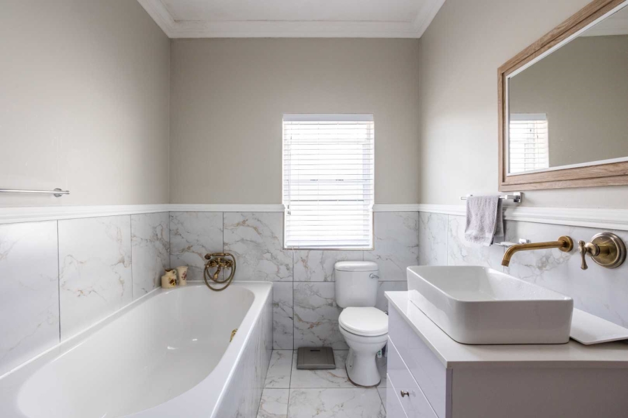 5 Bedroom Property for Sale in Val De Vie Estate Western Cape